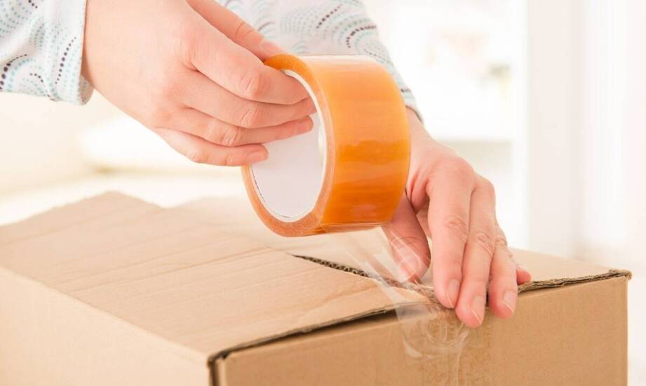 W jaki sposób taśma samoprzylepna brązowa może zwiększyć efektywność operacyjną w firmie?