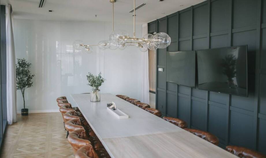 Panele akustyczne jako kluczowy element nowoczesnych sal konferencyjnych