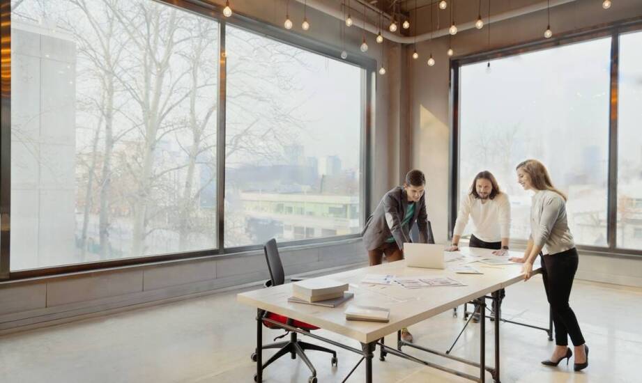 Jak wynajem urządzeń wielofunkcyjnych wspiera innowacyjność w małych firmach?