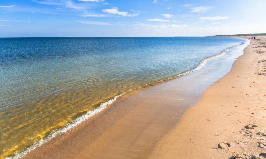 Pływanie w spokojnym morzu: Co taki sen mówi o Twoim stanie umysłu?