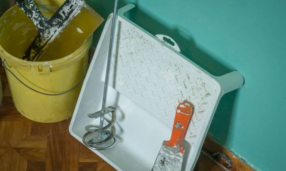 Dlaczego wałek do farb strukturalnych jest niezbędny w pracy na wysokości?