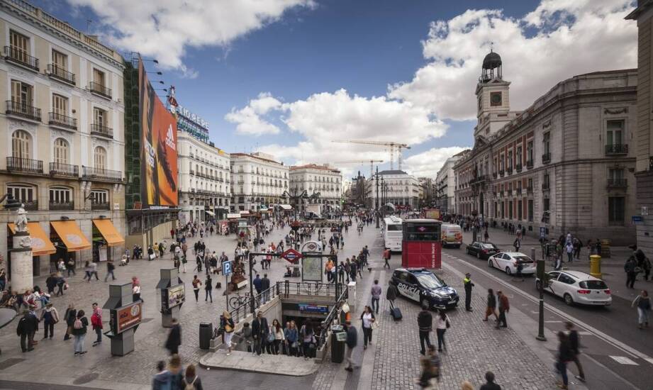 Jakie są zalety życia na osiedlu śródmiejskim w kontekście dostępności usług?