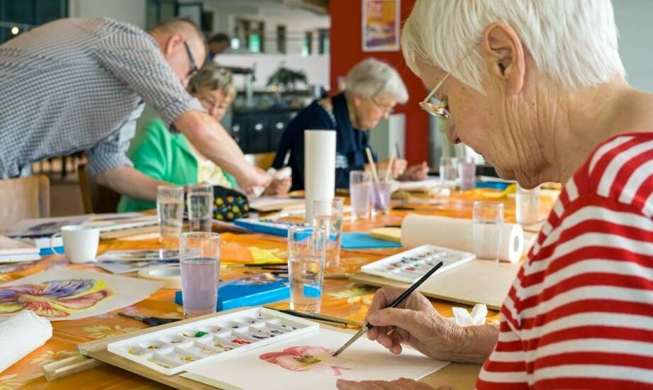 Jakie zajęcia plastyczne oferowane są mieszkańcom ośrodka dla osób leżących?