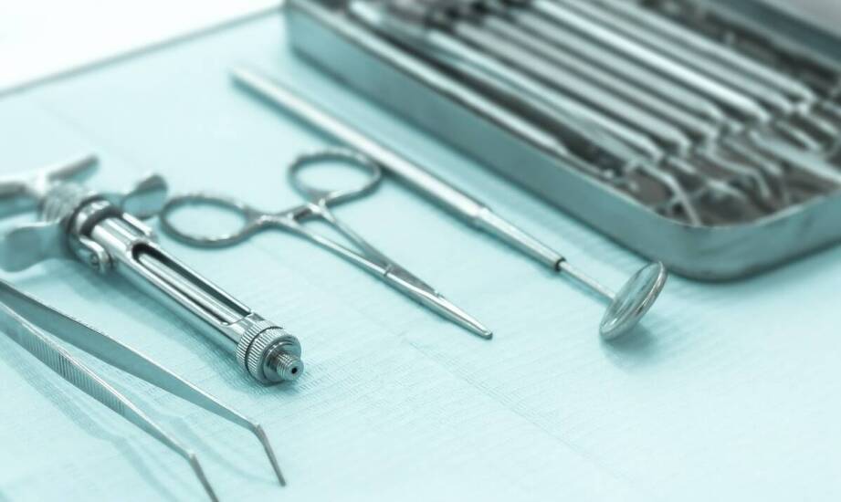 Porównanie cen sinus lift w kontekście różnych dostawców sprzętu medycznego