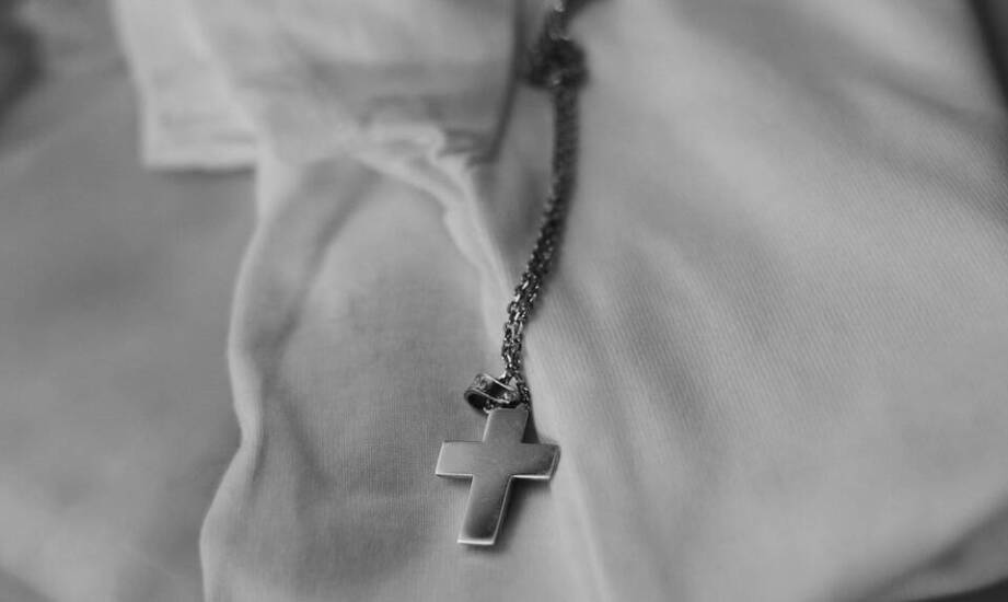 Jakie cechy powinien mieć idealny wisiorek damski na co dzień?