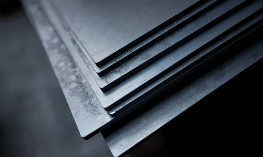 Płyta stalowa 15mm a jej znaczenie w projektach związanych z transportem