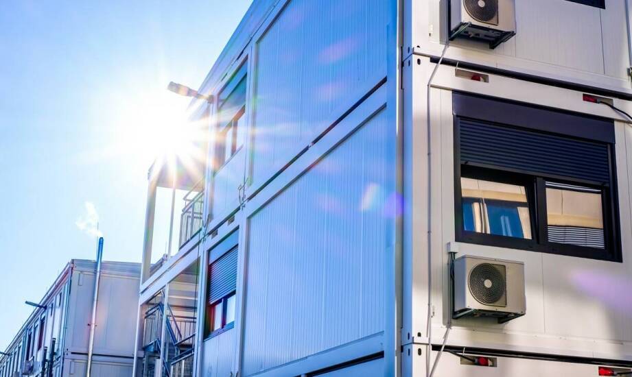 Jak prefabrykowane konstrukcje wpływają na izolację termiczną budynku?