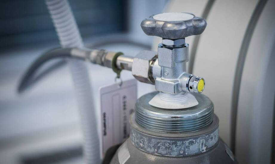 Wypożyczanie reduktorów do helu – jak ułatwiają napełnianie balonów?