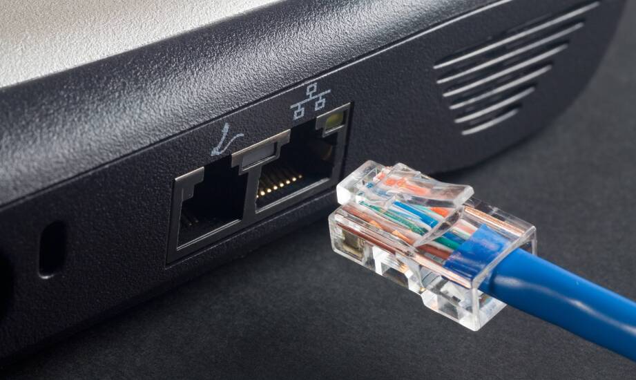 Rola zasilacza UPS w ochronie sprzętu komputerowego przed przepięciami