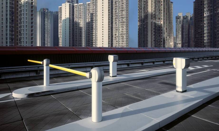 Jakie zalety oferują stojaki na rowery zintegrowane z blokadami parkingowymi?