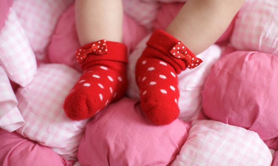 Jakie korzyści płyną z noszenia niechodków z wełny merino przez niemowlęta?