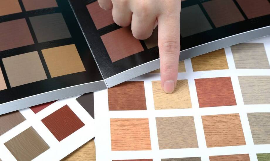 Jakie techniki uszlachetniania druku najlepiej sprawdzają się w branży reklamowej?