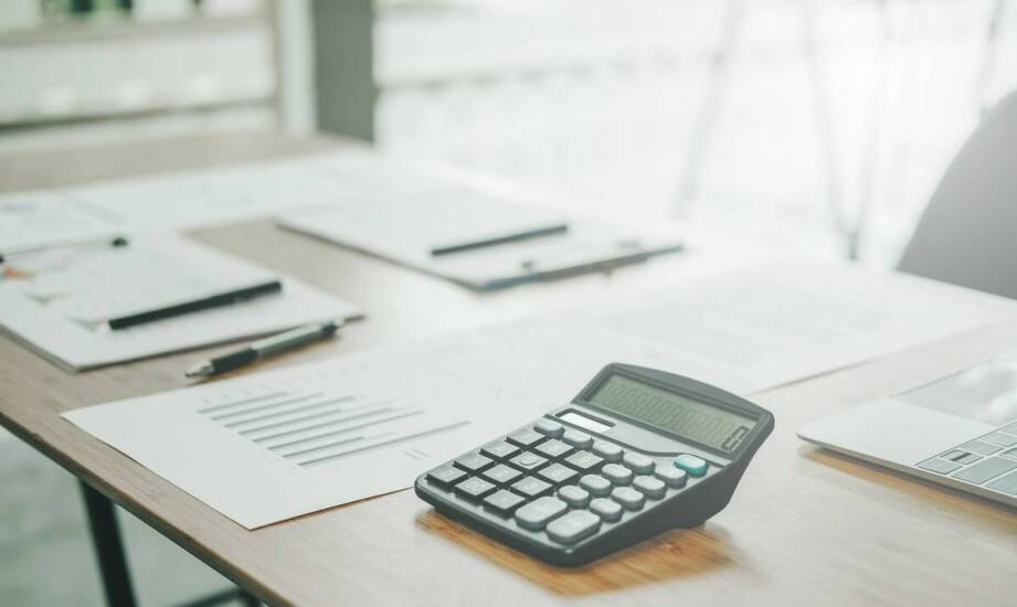 Prowadzenie księgi przychodów i rozchodów a optymalizacja kosztów w firmie - jak to działa?
