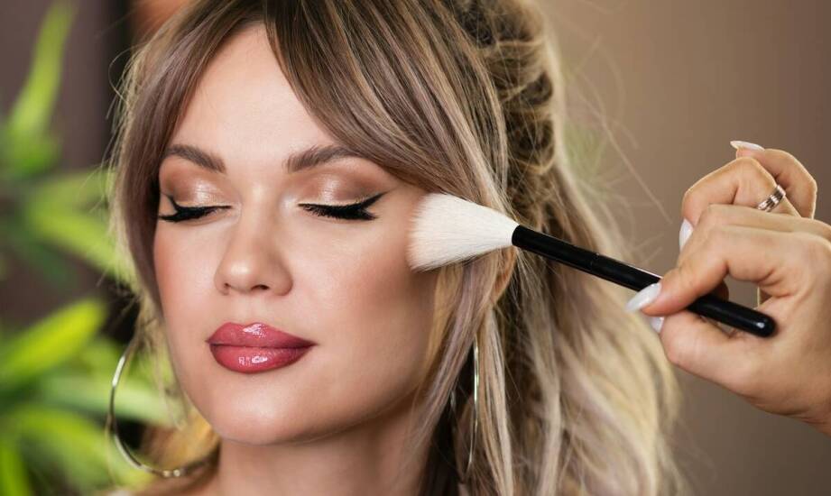 Jakie są najważniejsze aspekty pracy w branży kosmetycznej po zawodówce?