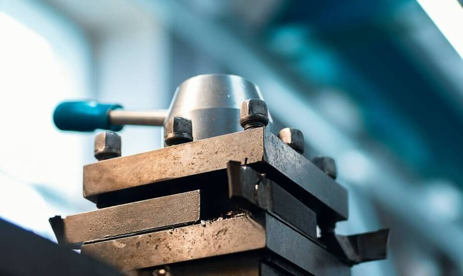 Najlepsze techniki zakładania łożysk na wał w przemyśle