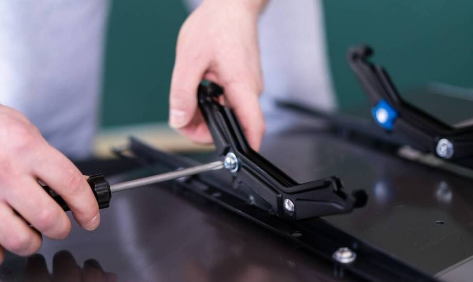 Czym są urządzenia samohamowne i jak wpływają na komfort pracy?