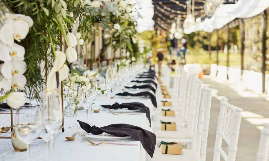 Jakie dodatkowe akcesoria można wynająć z namiotami bankietowymi?