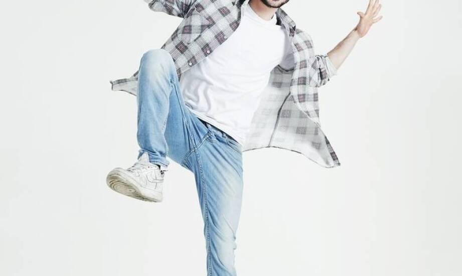 Jak stworzyć spójną stylizację z koszulkami męskimi z komar sport