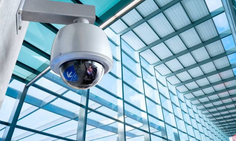 Kamera szerokokątna zewnętrzna a kontrola dużych obszarów – jakie korzyści?