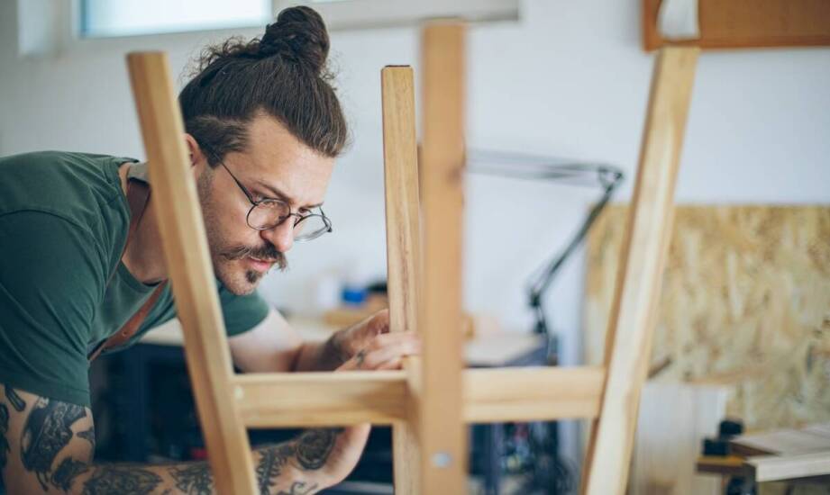 Jakie rozwiązania technologiczne wspierają produkcję eco furniture?