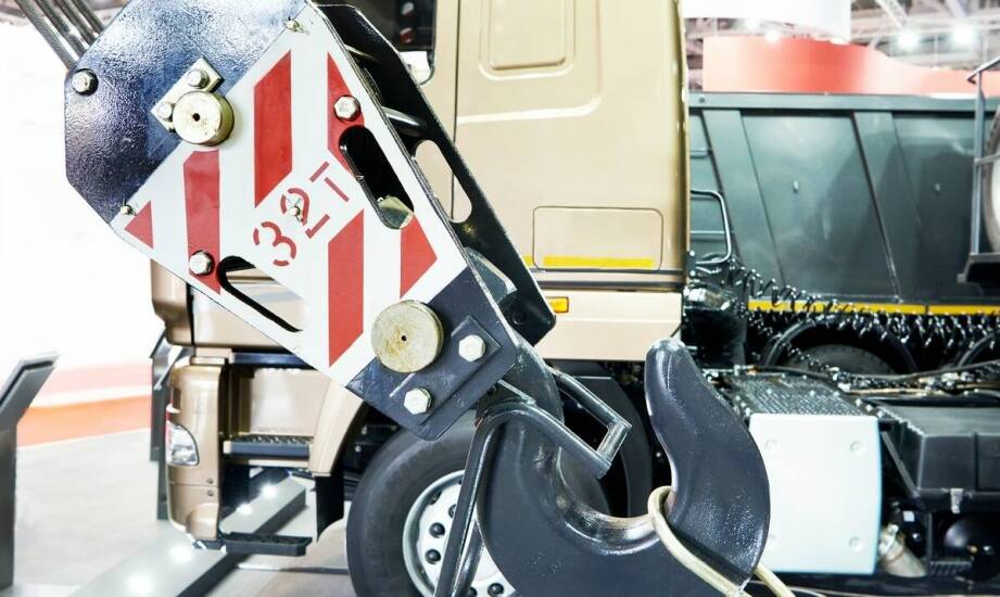 Bezpieczne holowanie z hakiem do Renault Trafic – na co zwrócić uwagę?