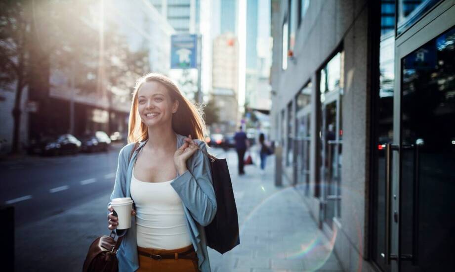 Dlaczego damskie bluzy rozpinane z kapturem są odpowiednie do noszenia na co dzień?