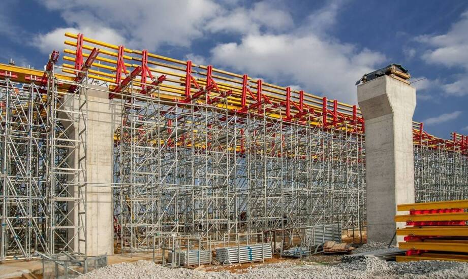 Wypożyczanie płyt szalunkowych – jakie są dostępne opcje transportu?