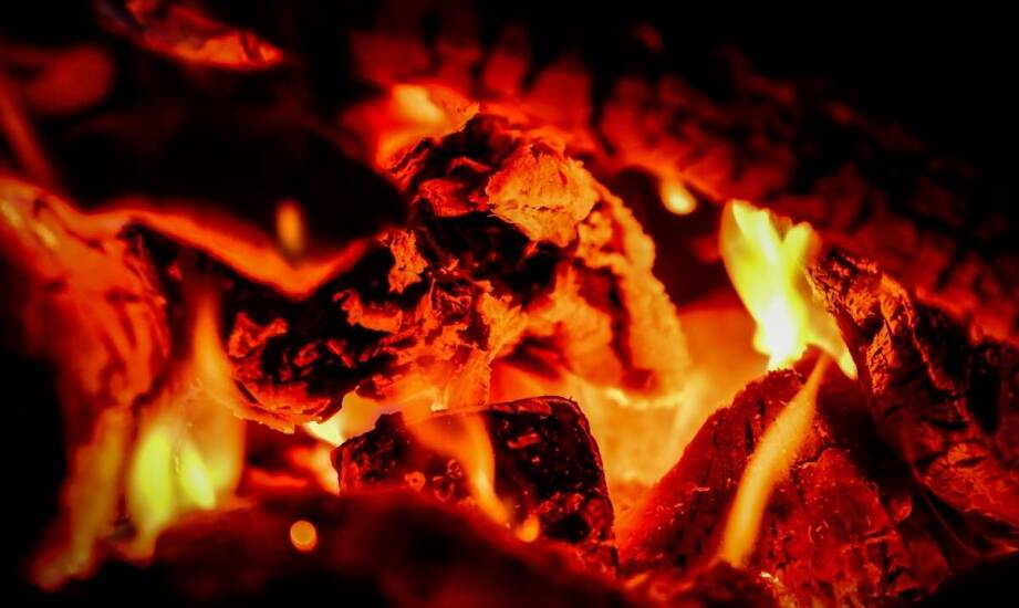 Jakie są najczęstsze problemy z rurami do odprowadzania spalin z kominka i jak ich unikać?