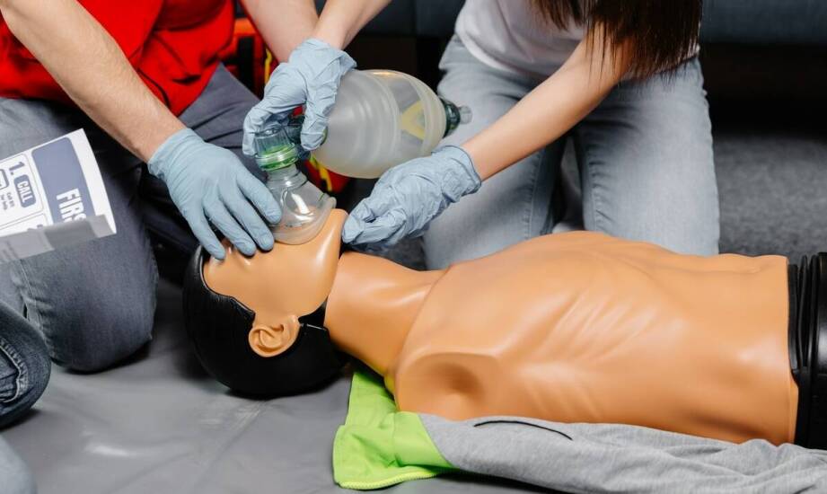 Kurs pierwszej pomocy w Płocku: nauka przez praktykę i doświadczenie