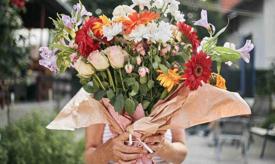 Jakie są zalety zamawiania kwiatów z dostawą przez internet w Katowicach?