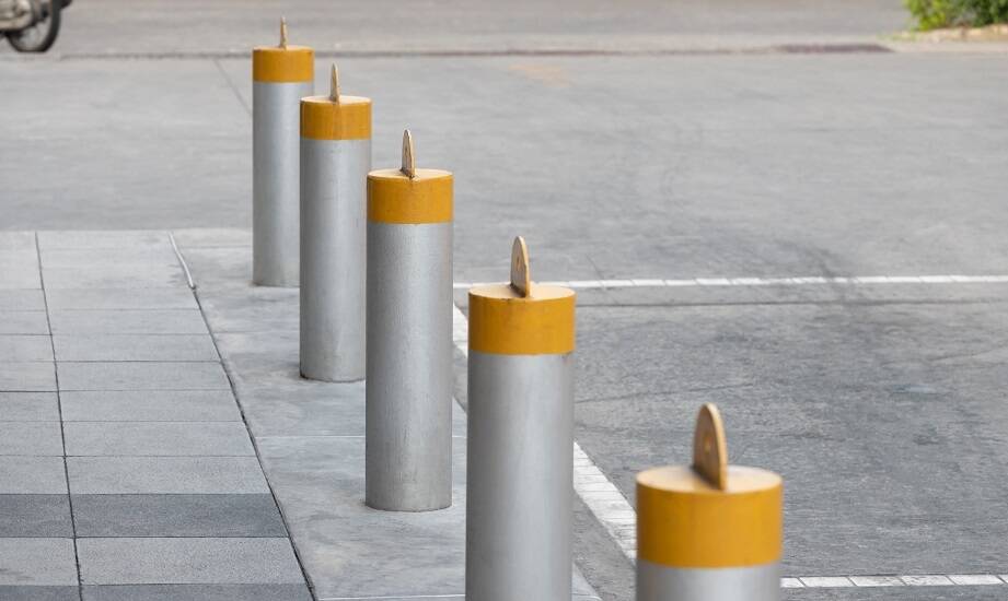 Dlaczego montaż słupków parkingowych jest prosty i szybki dzięki nowoczesnym technologiom?