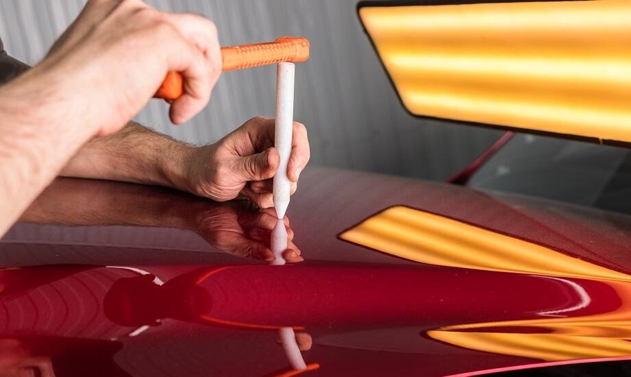 Wyciąganie wgnieceń bez lakierowania: jak chronić karoserię przed korozją?