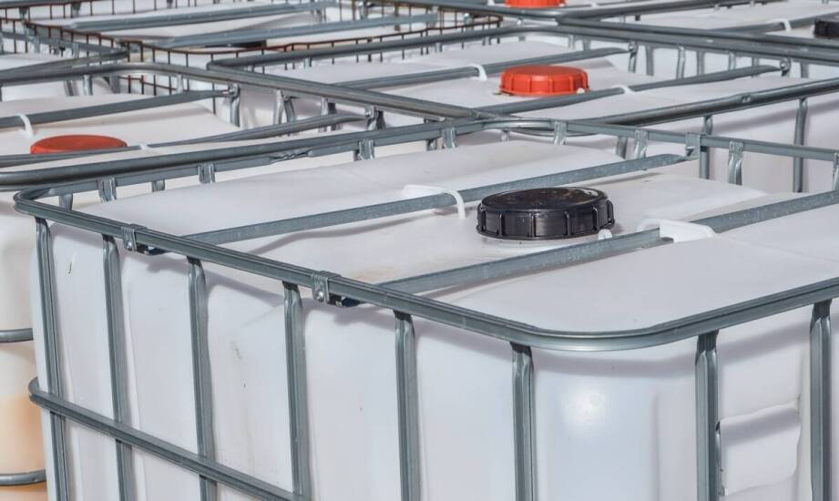 Dlaczego warto zainwestować w pojemniki siatkowe w przemyśle?