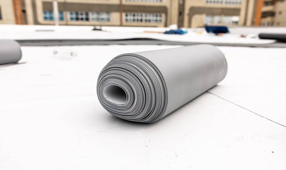 Zastosowanie hydroizolacji powłokowych w nowoczesnych konstrukcjach dachowych