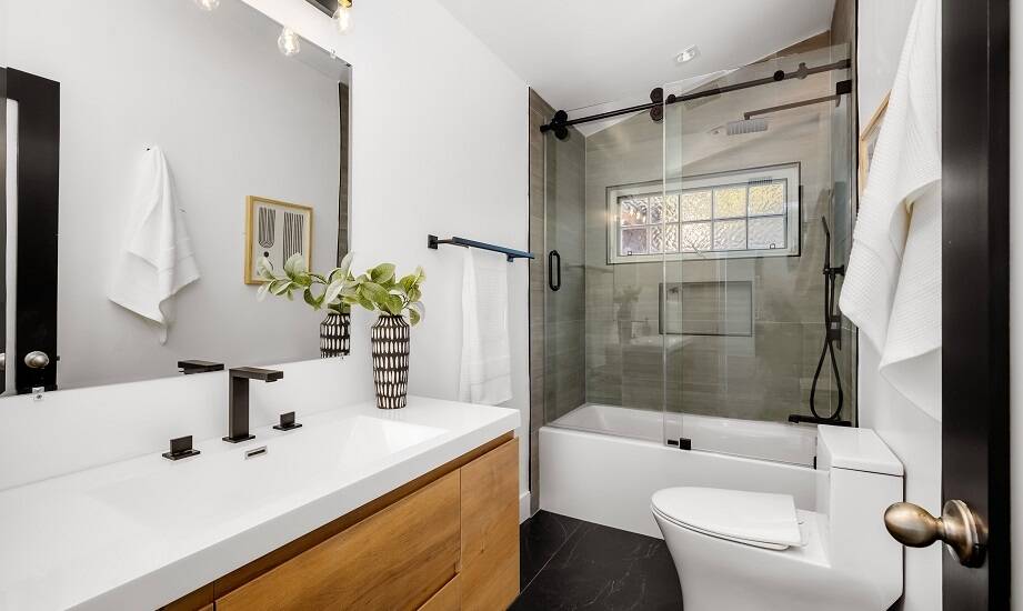 Jakie parawany nawannowe są odporne na pleśń i wilgoć?