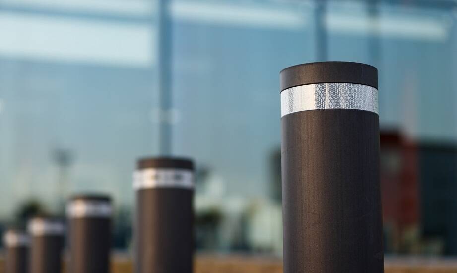 Odporność na czynniki zewnętrzne jako kluczowa cecha słupków parkingowych