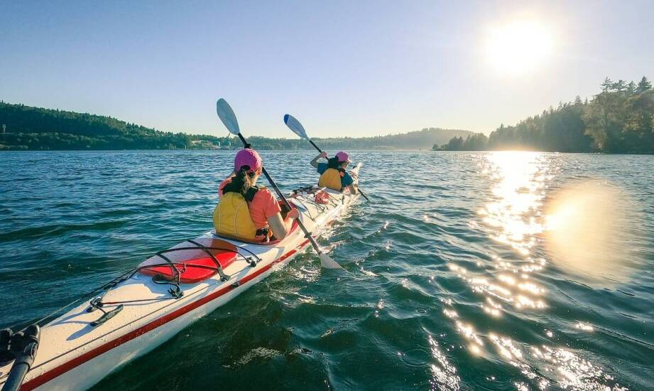 Przystanie kajakowe – miejsce spotkań dla miłośników sportów wodnych