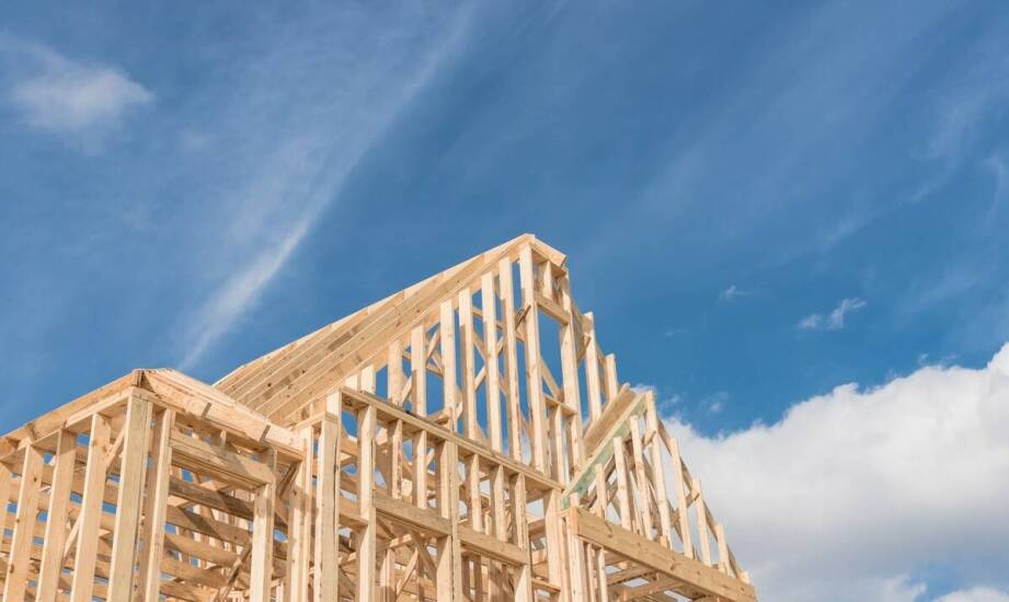 Prefabrykowane więźby dachowe – klucz do szybkiej realizacji inwestycji budowlanej