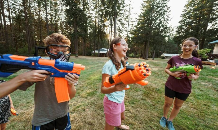 Promocje dla grup szkolnych na paintball laserowy – co warto wiedzieć?