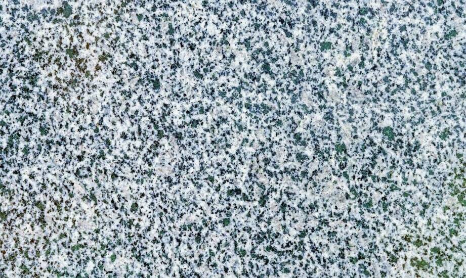 Jakie właściwości granitu czynią go idealnym wyborem do elewacji?