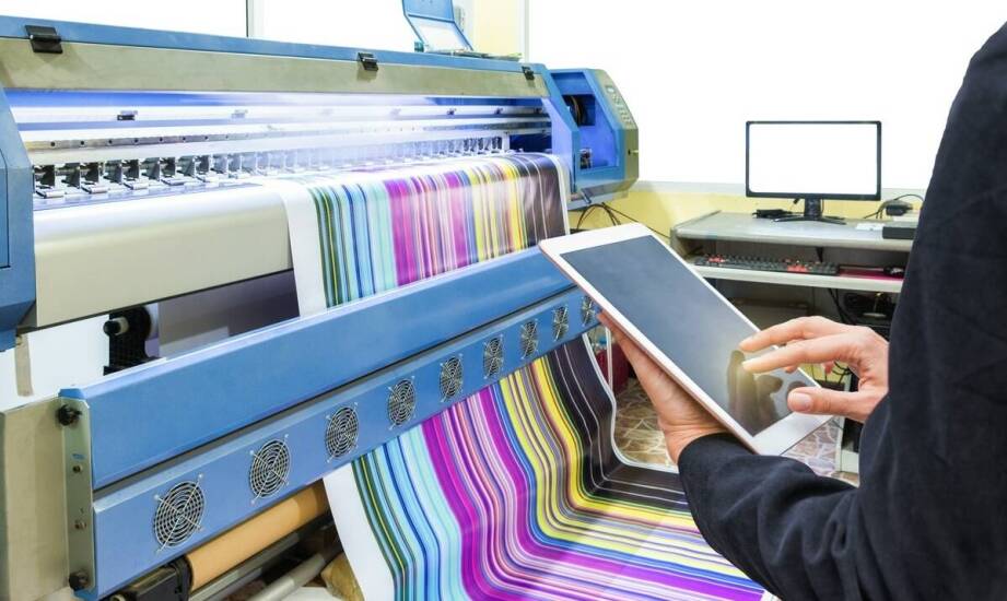 Zastosowanie nowoczesnych technologii w nadrukach dla małych brandów odzieżowych