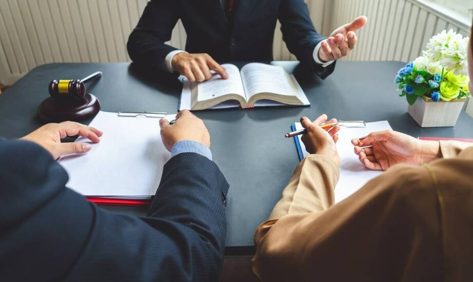 Jakie są międzynarodowe aspekty zaprzeczenia ojcostwa w kontekście prawa rodzinnego?