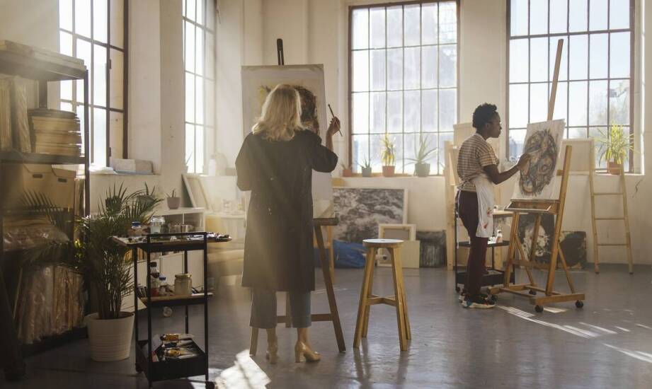 Jak sztuka wspiera procesy integracyjne w środowisku biznesowym?