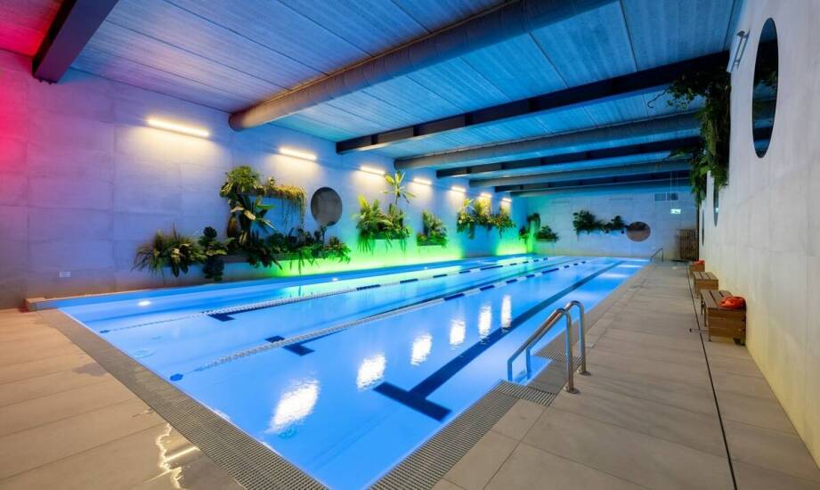 Ile kosztuje godzina nauki pływania dla początkujących?