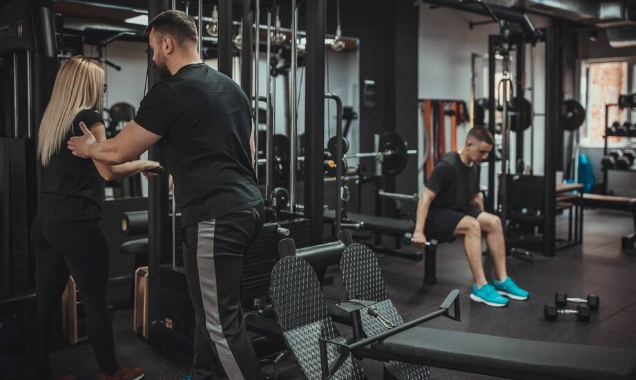 Karnet na siłownię w Lublinie: jak łączyć treningi z usługami fizjoterapeutycznymi?