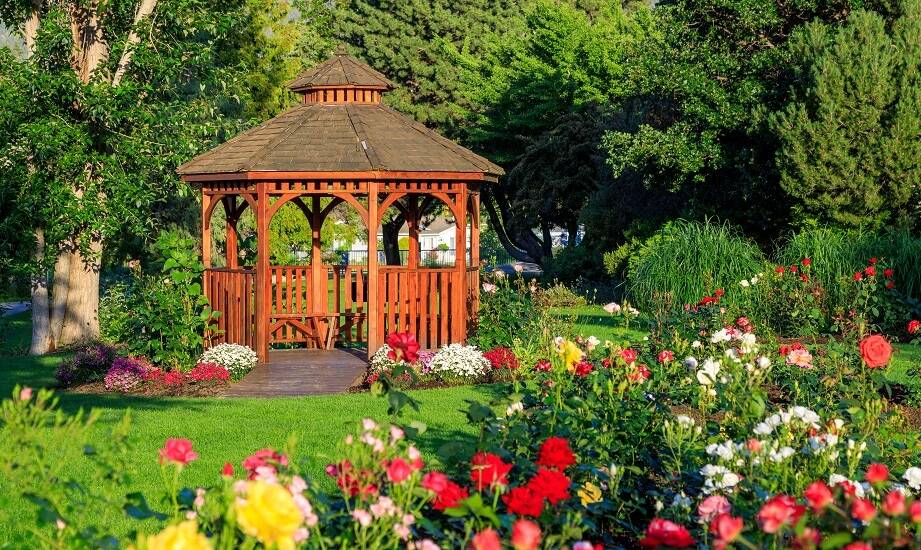 Styl i funkcjonalność – jak połączyć te elementy w nowoczesnej altanie przydomowej?