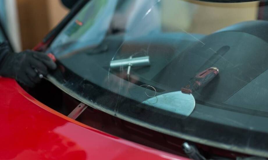 Rola profesjonalnej obsługi w procesie wymiany i naprawy auto szyb