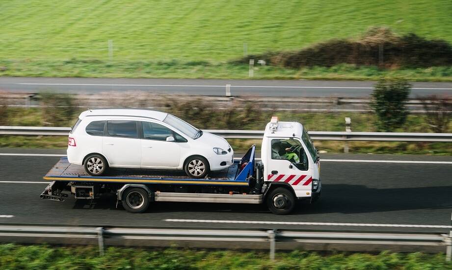 Wyzwania transportu pojazdów: jak radzą sobie z nimi lawety szczecin?