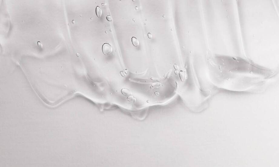 Wpływ wilgotności na skuteczność nowych formuł klejów do rzęs