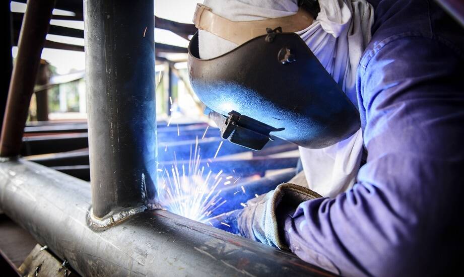Jak usługi spawalnicze wpływają na bezpieczeństwo konstrukcji stalowych?